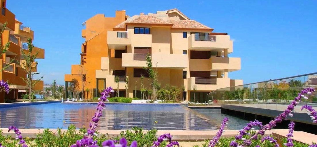 Sotogrande jachthaven appartementen bankbeslag - aanzicht